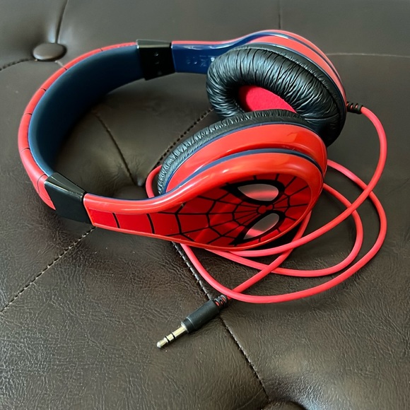 Marvel Spider-Man kids over the ears headphones. - Picture 1 of 6